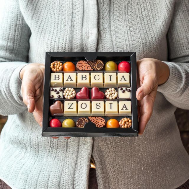 Podziękuj babci i dziadkowi za to, że są! 💝 Zaskocz smakiem ręcznie produkowanych czekoladek.
